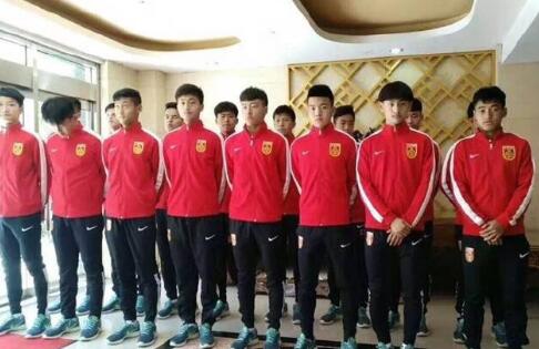 那不勒斯想以2000万＋500万欧签萨马尔季奇据《罗马体育报》报道称，那不勒斯已经启动了引进萨马尔季奇的交易，想报价2000万欧＋500万欧。